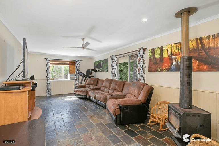 4 Kinross Rd, THORNLANDS, QLD 4164
