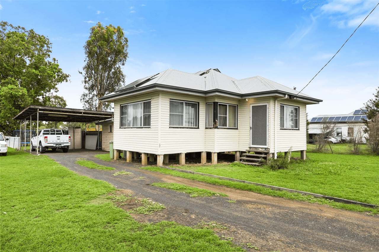 37 Cunliffe Street, Oakey, QLD 4401