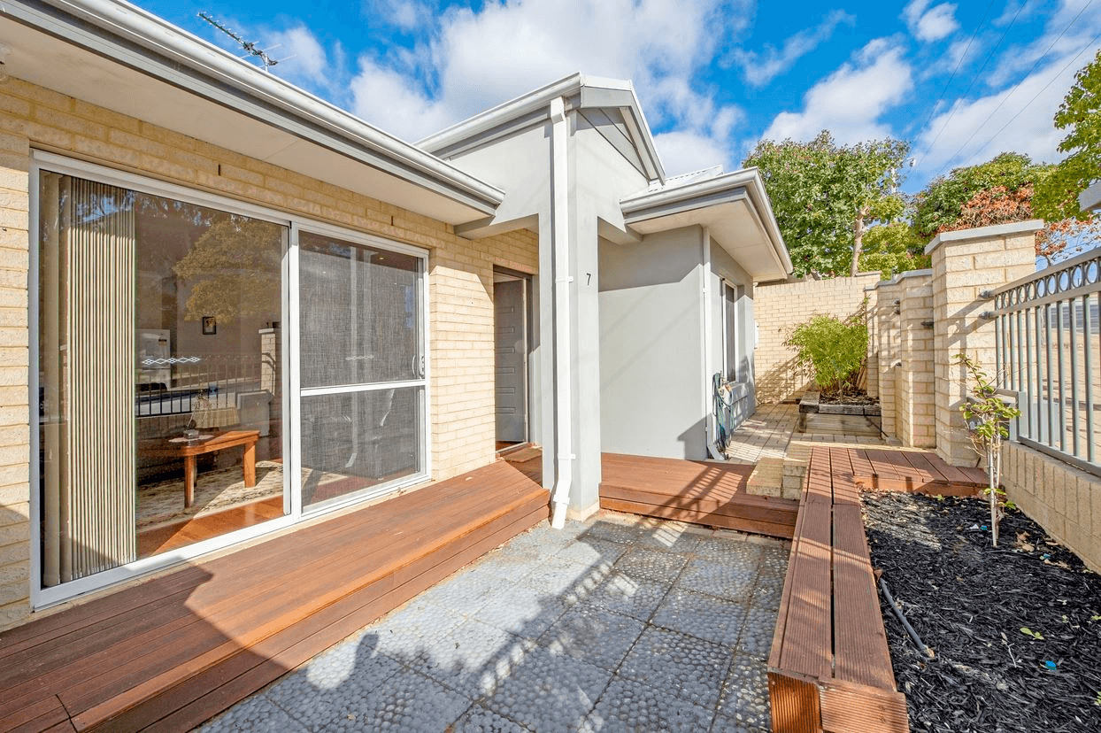 7/3  Dodd Street, Hamilton Hill, WA 6163