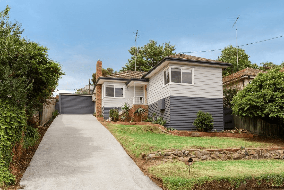 12 Greenbank Crescent, PASCOE VALE SOUTH, VIC 3044