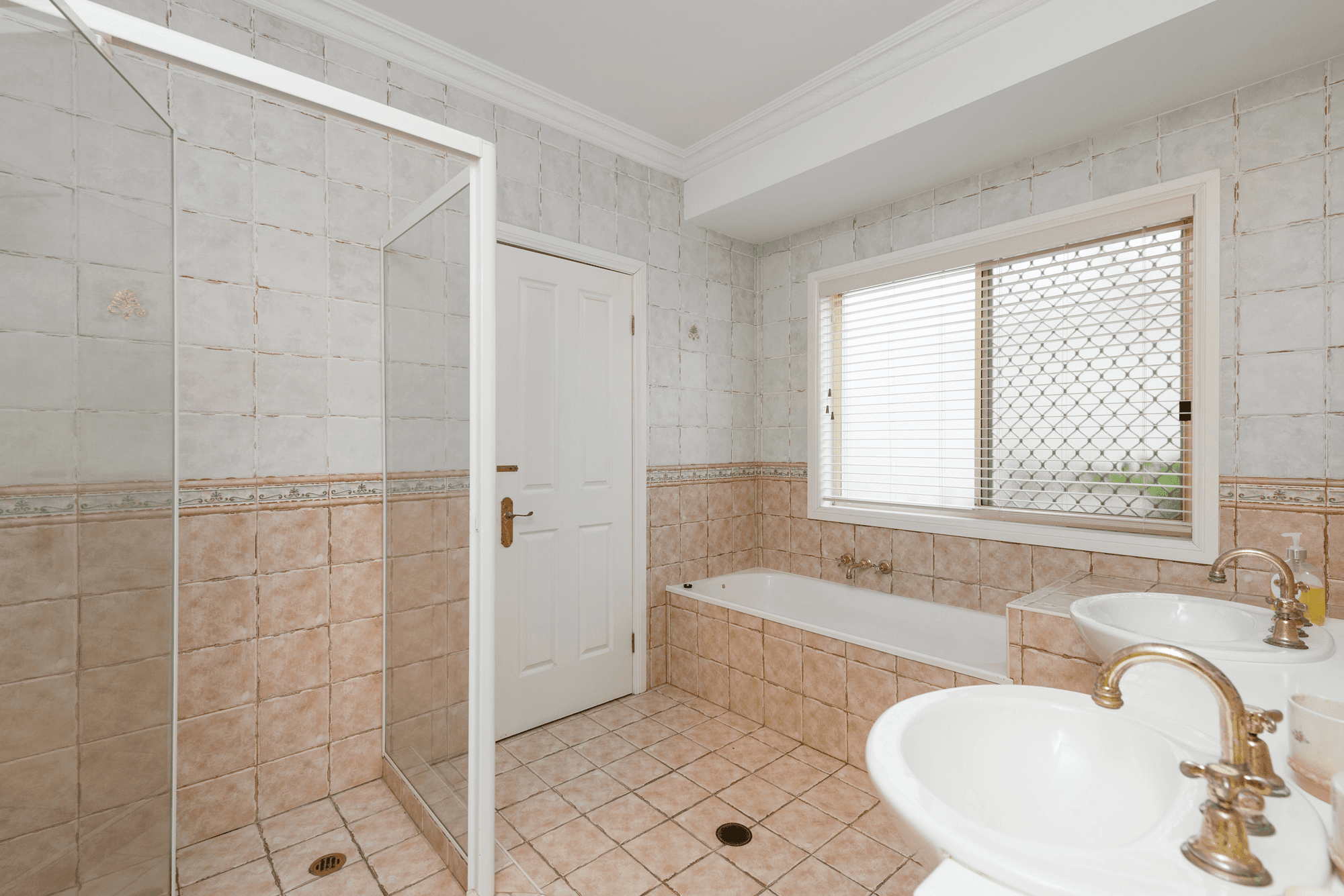 21 Pearson Close, ARUNDEL, QLD 4214