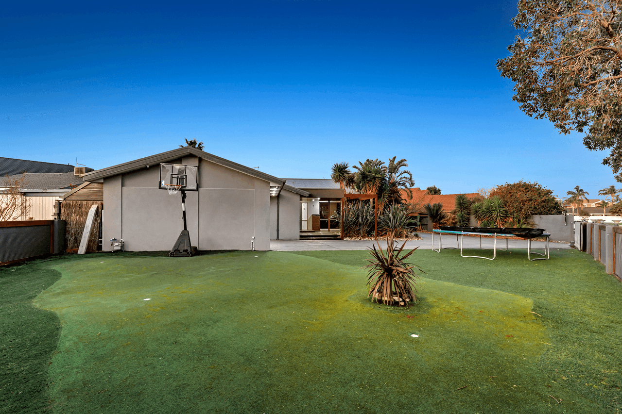 1 Brigantine Court, PATTERSON LAKES, VIC 3197