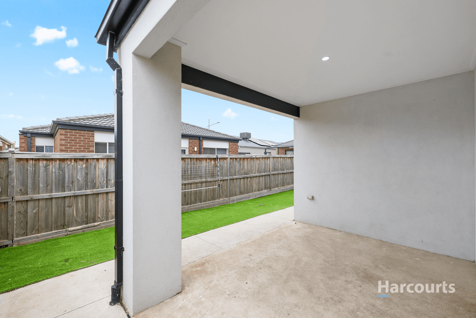 4 Esslemont Road, Thornhill Park, VIC 3335