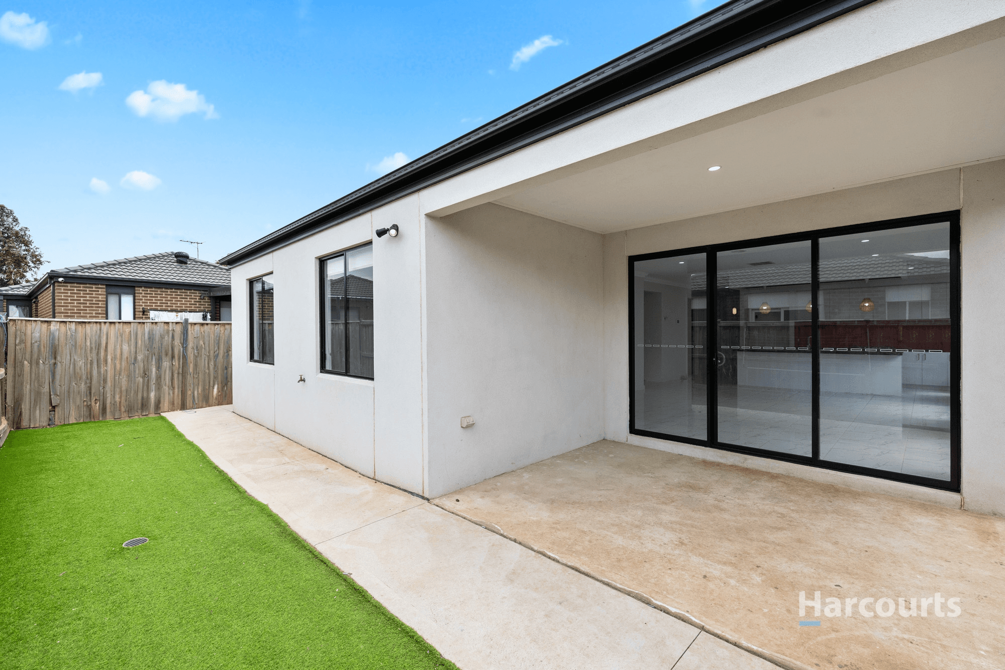 4 Esslemont Road, Thornhill Park, VIC 3335