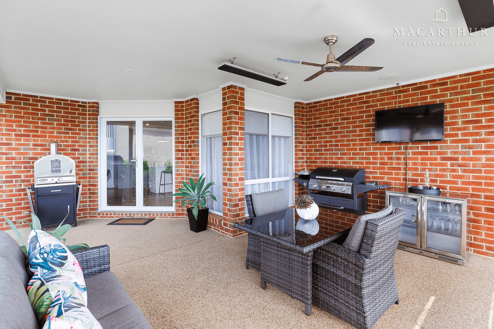 102 Brooklyn Drive, Bourkelands, NSW 2650