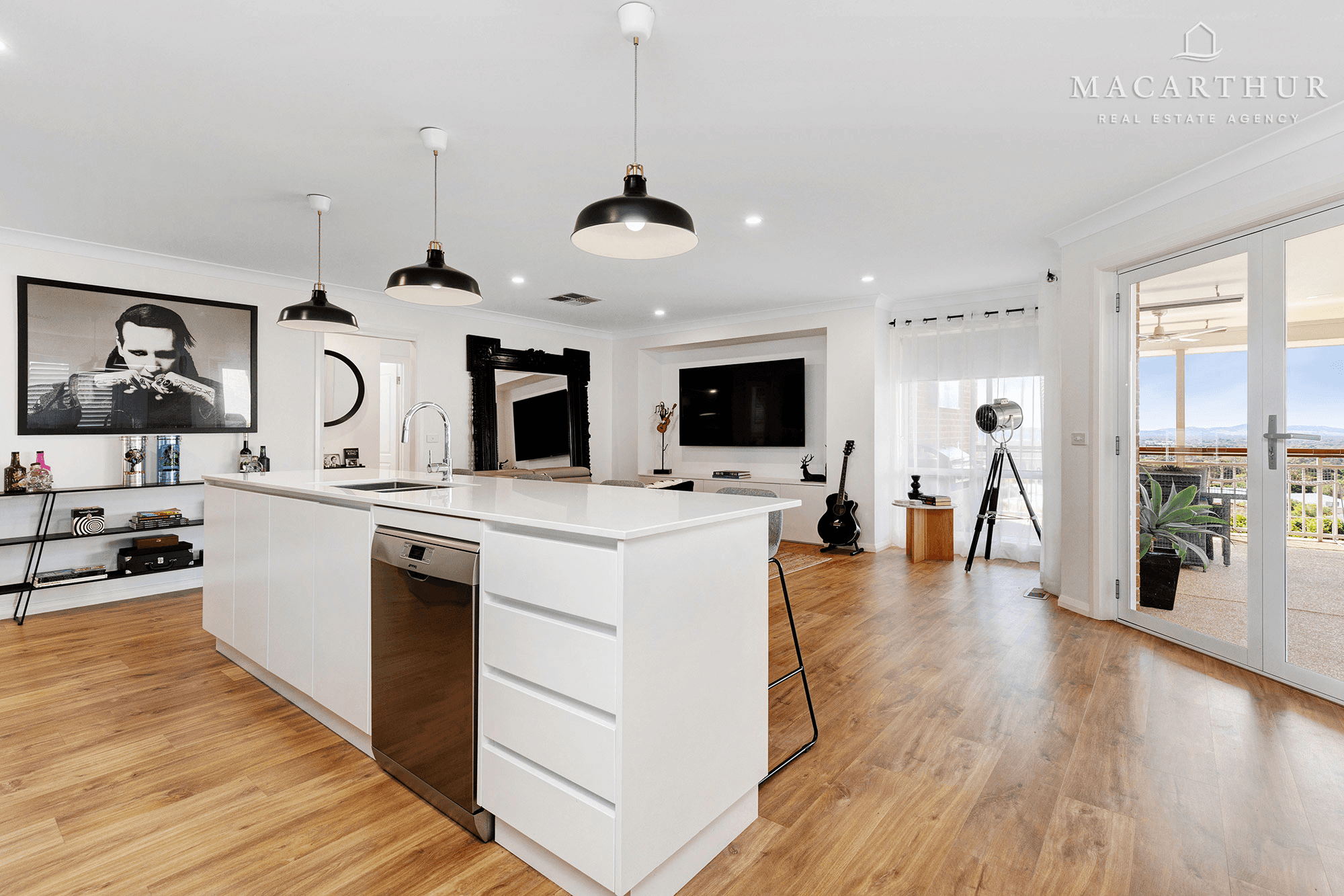 102 Brooklyn Drive, Bourkelands, NSW 2650
