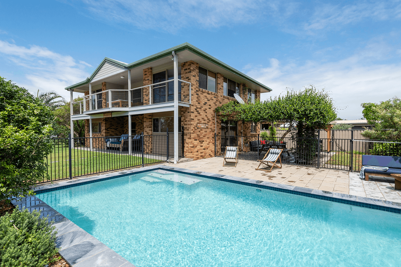 48 Beach Drive, BURRUM HEADS, QLD 4659