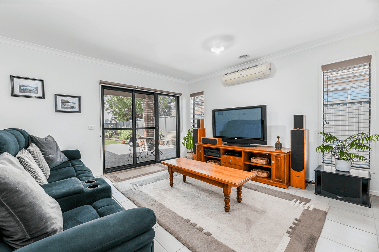 19 Fleuve Rise, CLYDE NORTH, VIC 3978