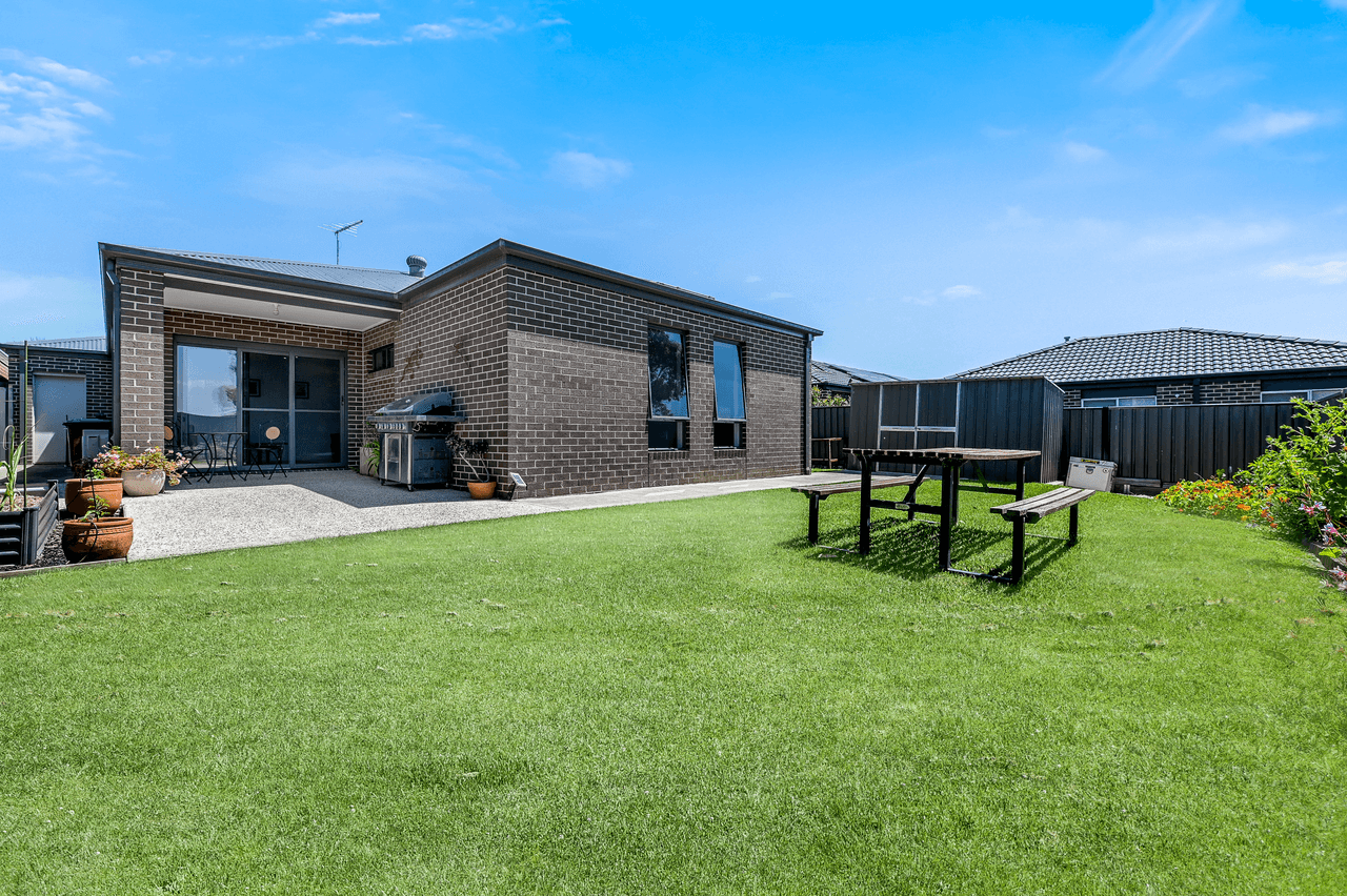 19 Fleuve Rise, CLYDE NORTH, VIC 3978