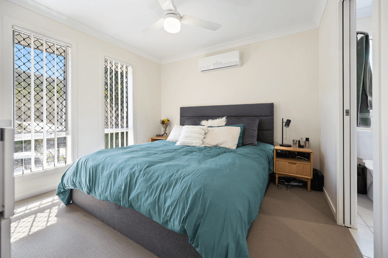 9 sturt Street, OXENFORD, QLD 4210