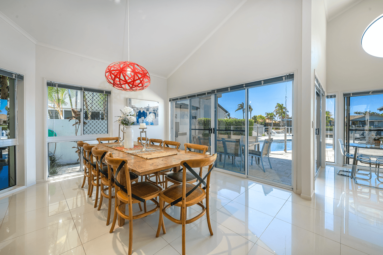 151 Pebble Beach Drive, RUNAWAY BAY, QLD 4216