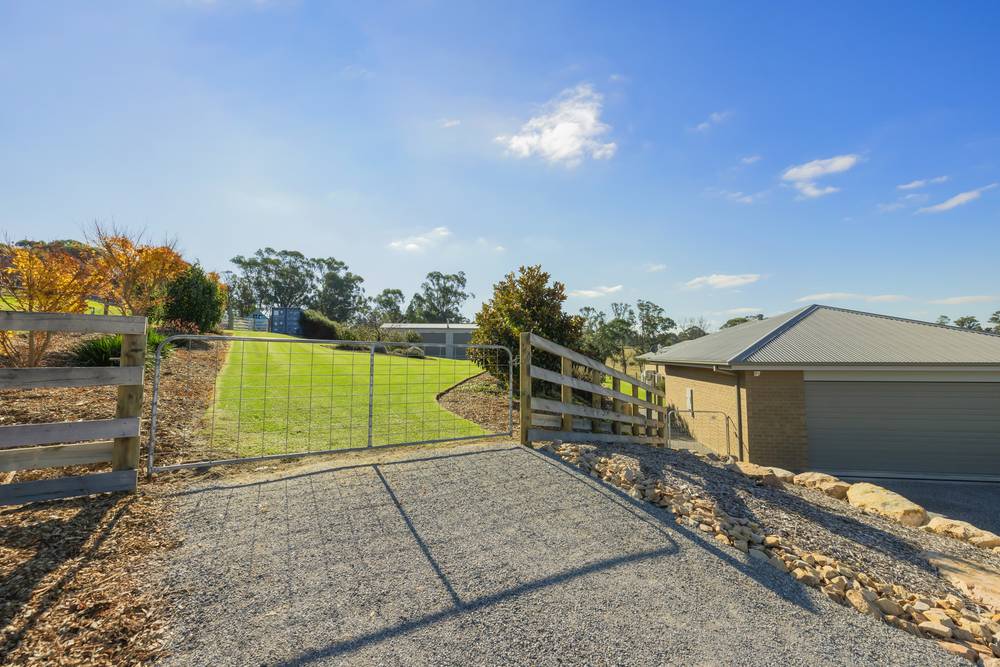 17 Ronwin Court, Granite Rock, VIC 3875