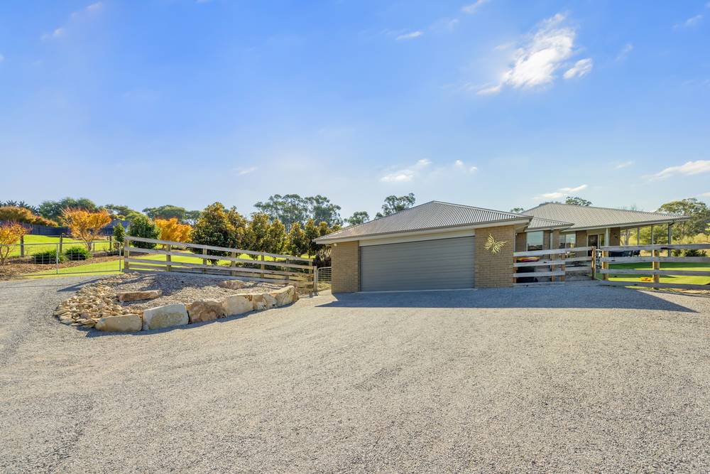 17 Ronwin Court, Granite Rock, VIC 3875