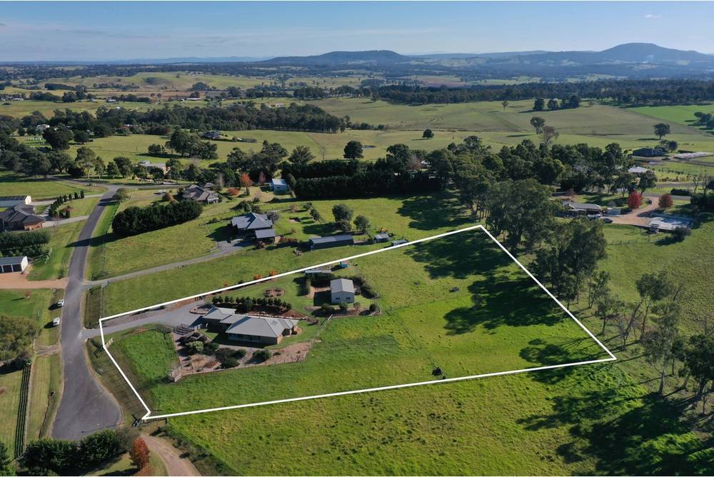 17 Ronwin Court, Granite Rock, VIC 3875