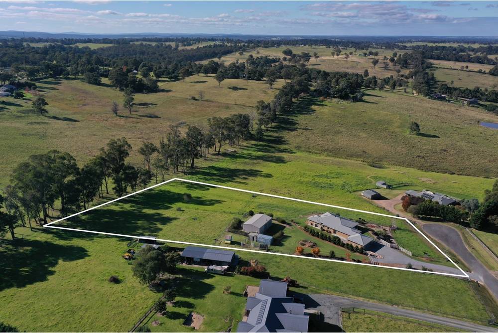 17 Ronwin Court, Granite Rock, VIC 3875