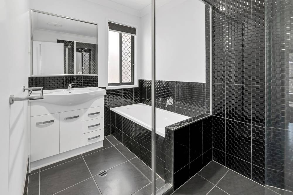 3 Cudmore Street, PIMPAMA, QLD 4209