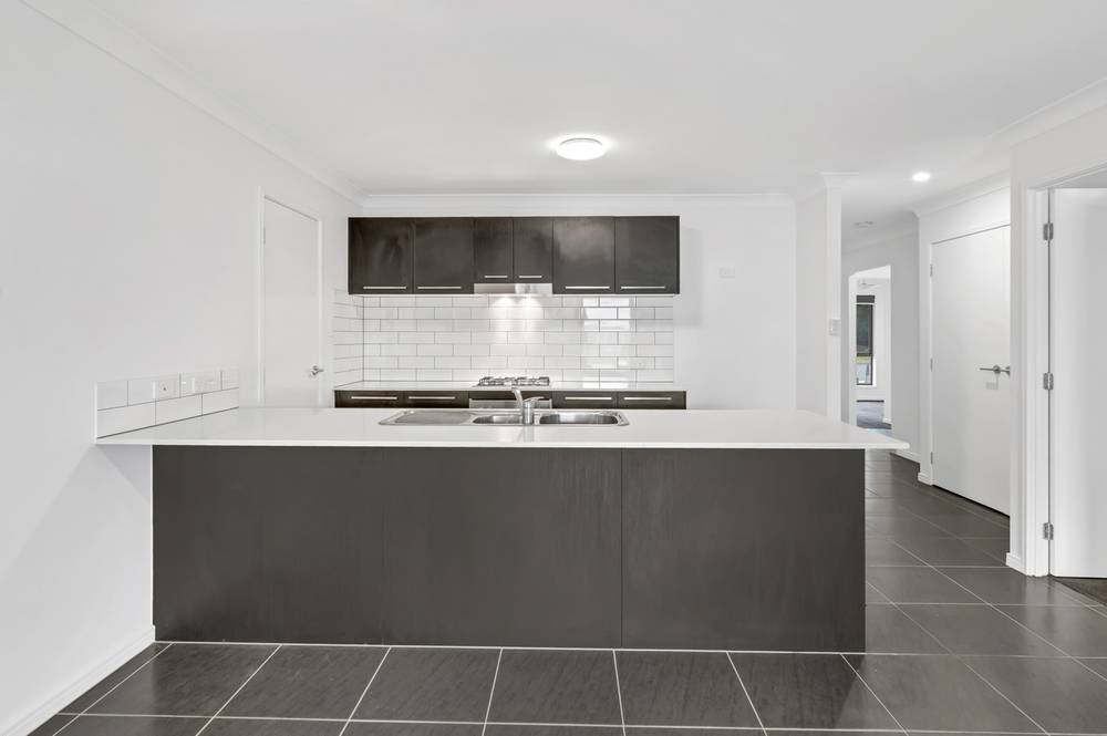 3 Cudmore Street, PIMPAMA, QLD 4209