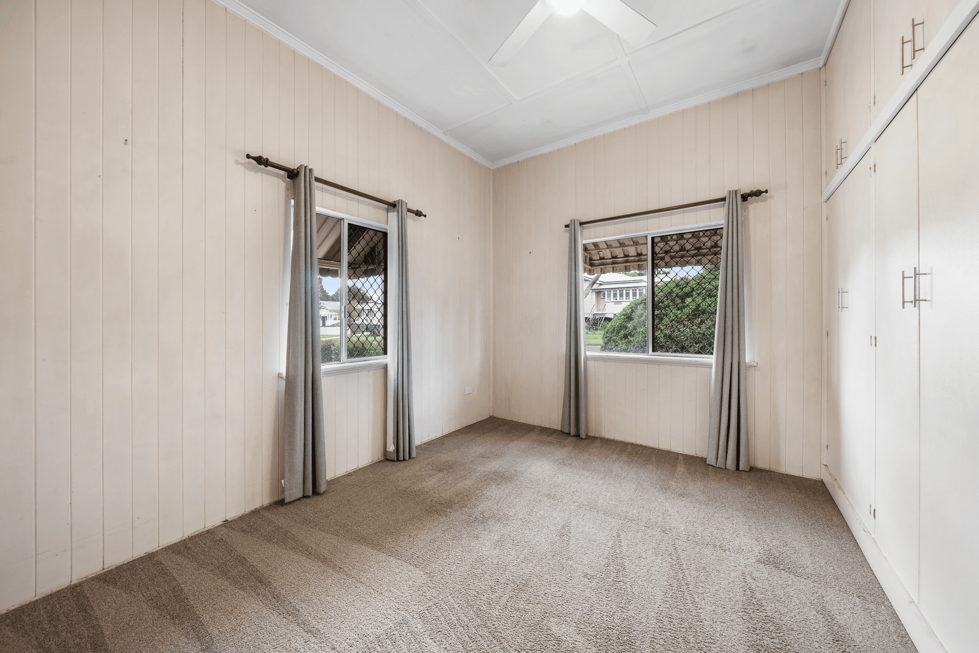 12 Lochel Street, Mount Lofty, QLD 4350