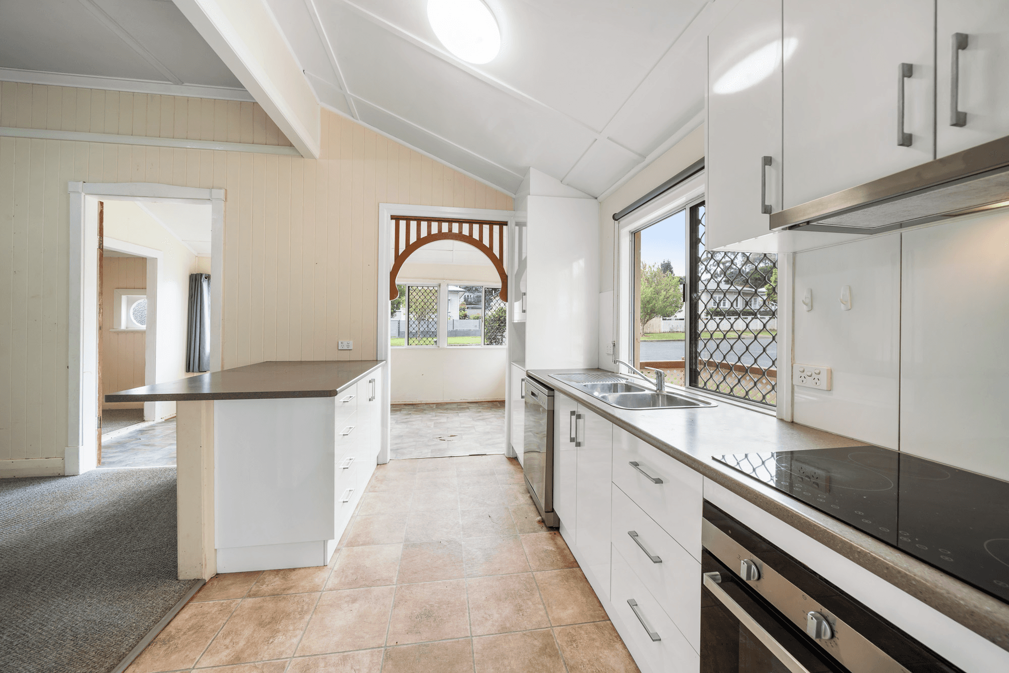12 Lochel Street, Mount Lofty, QLD 4350
