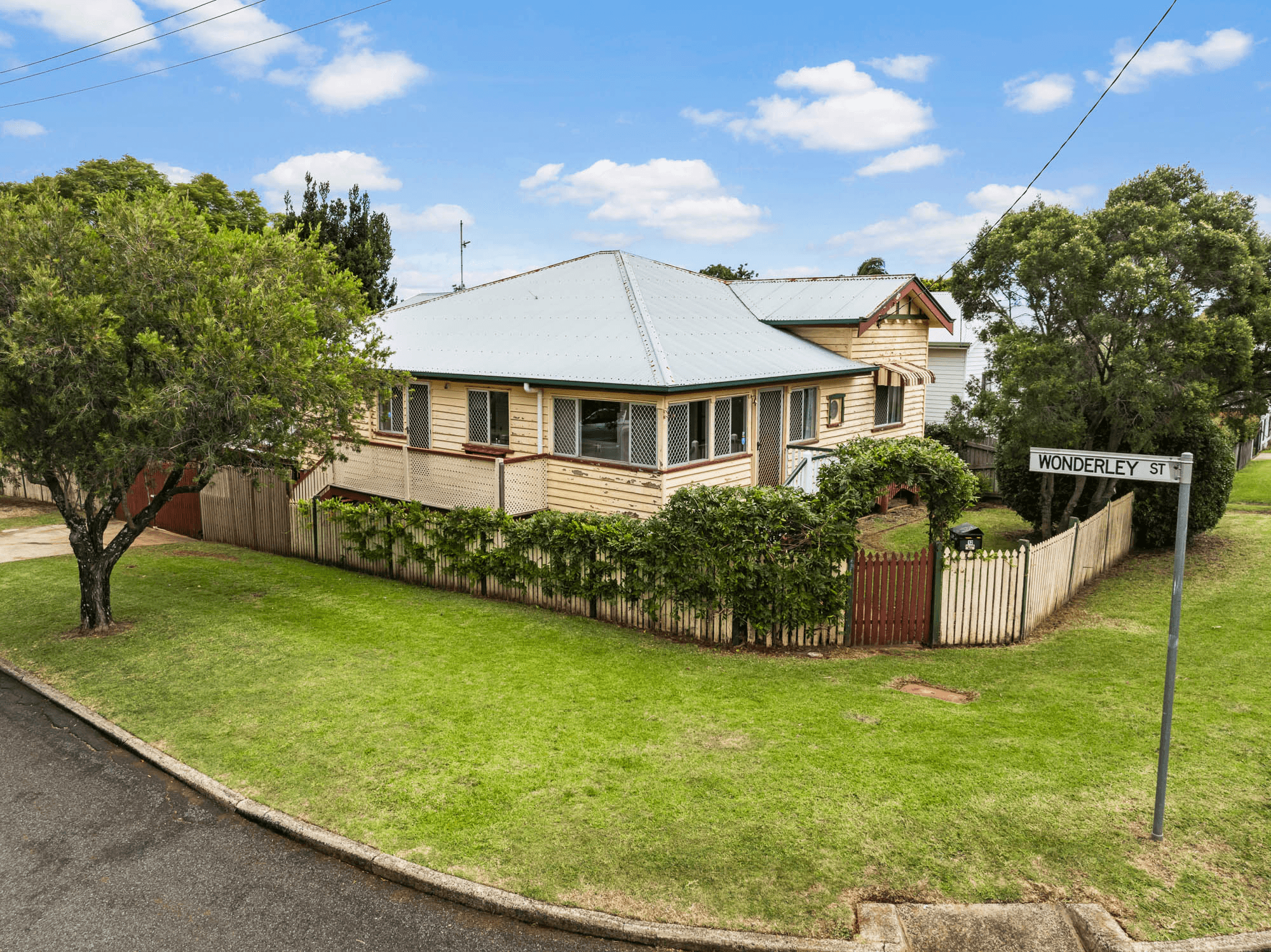 12 Lochel Street, Mount Lofty, QLD 4350