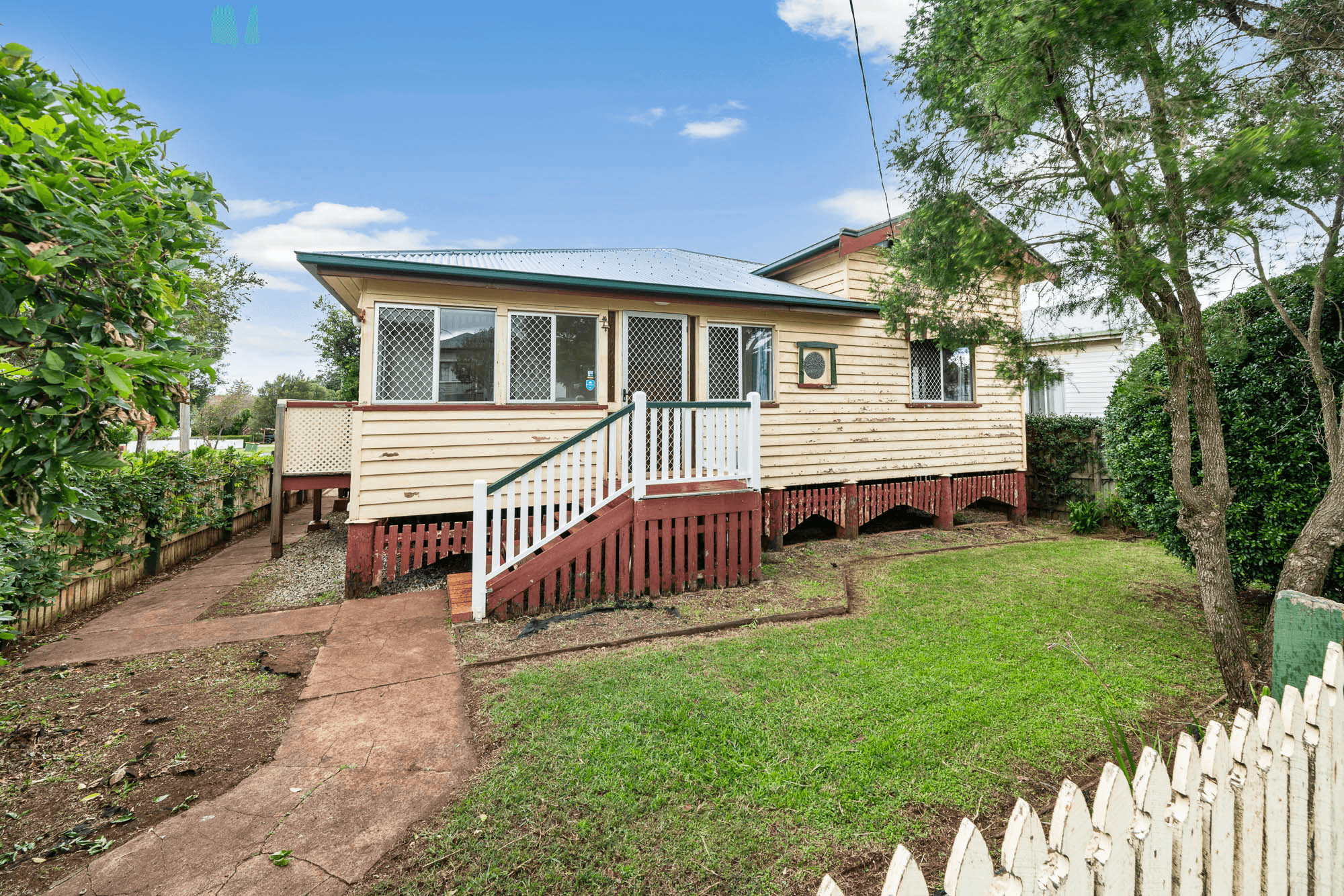 12 Lochel Street, Mount Lofty, QLD 4350