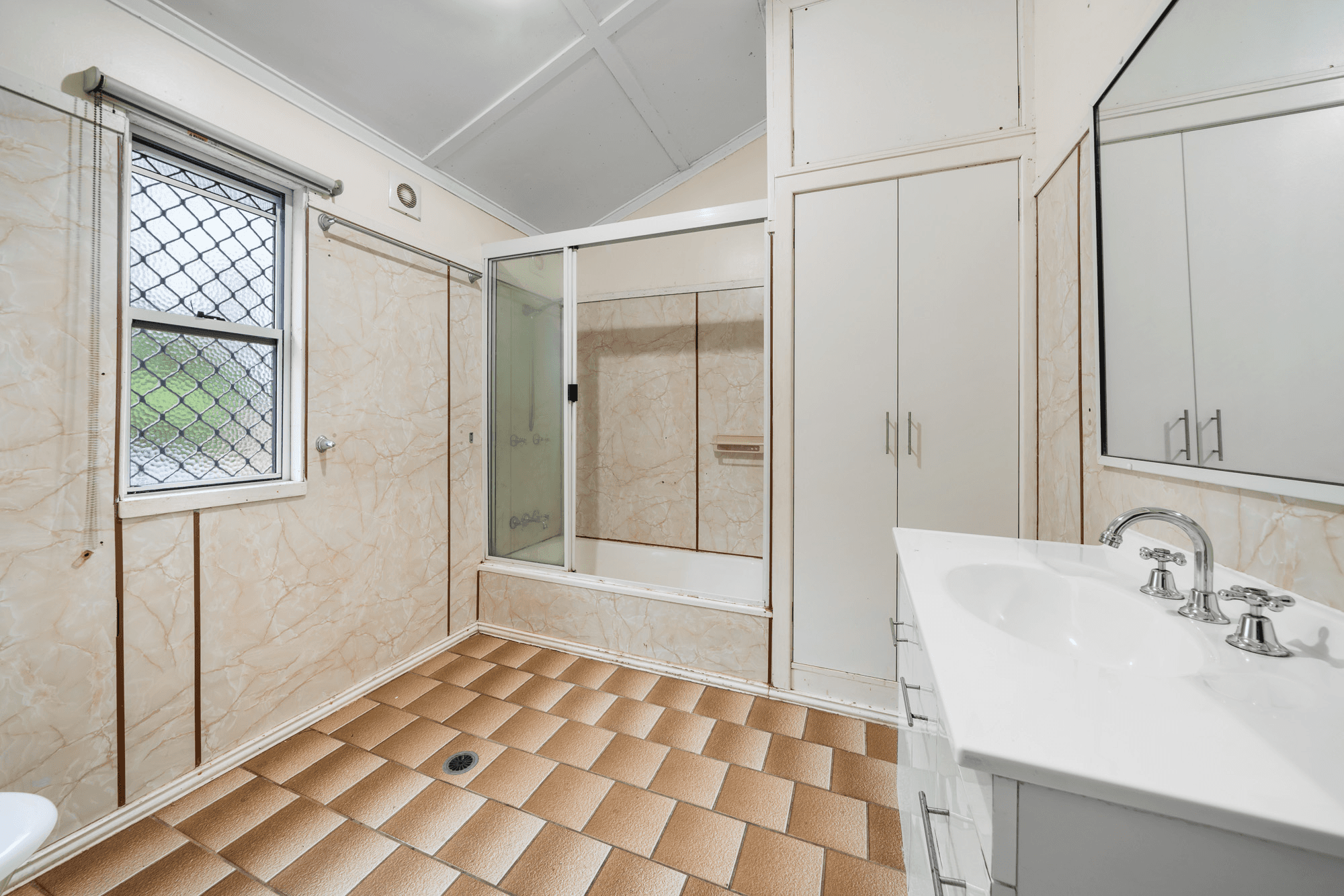 12 Lochel Street, Mount Lofty, QLD 4350