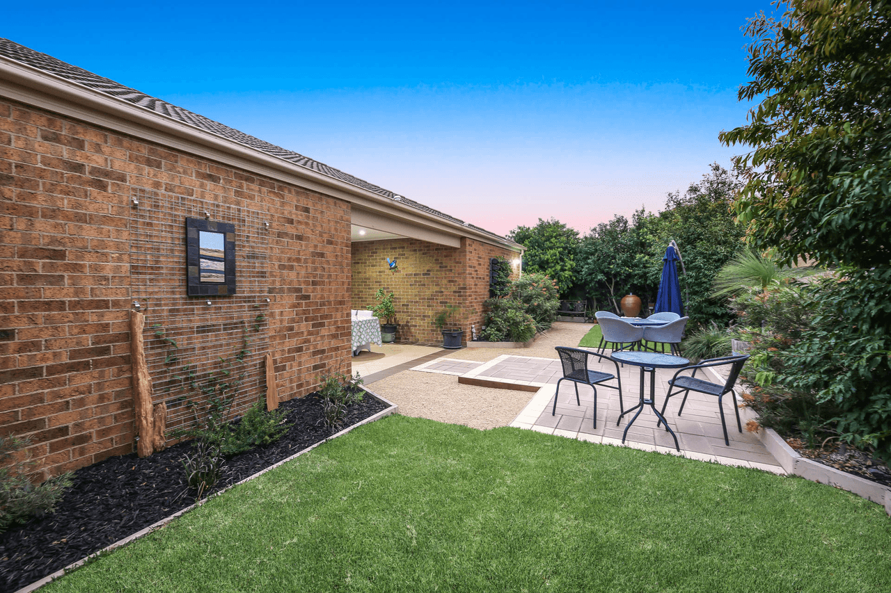 23 Peisley Crescent, CRANBOURNE EAST, VIC 3977