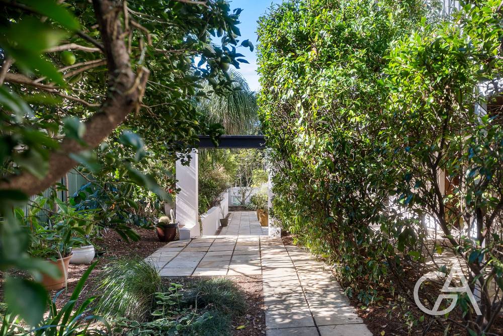 21 Ewart Street, HIGHGATE HILL, QLD 4101