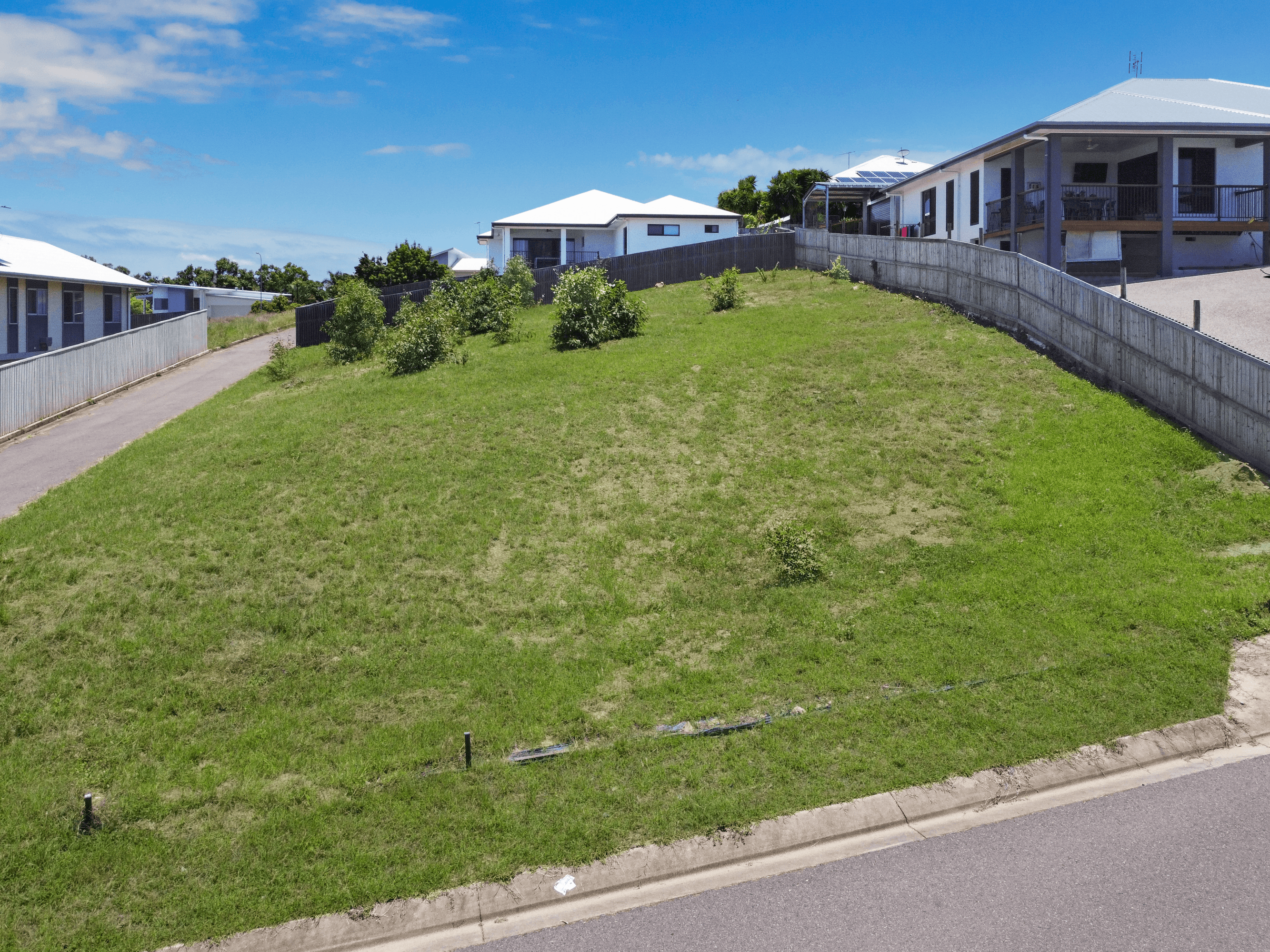 33 Shutehaven Circuit, BUSHLAND BEACH, QLD 4818