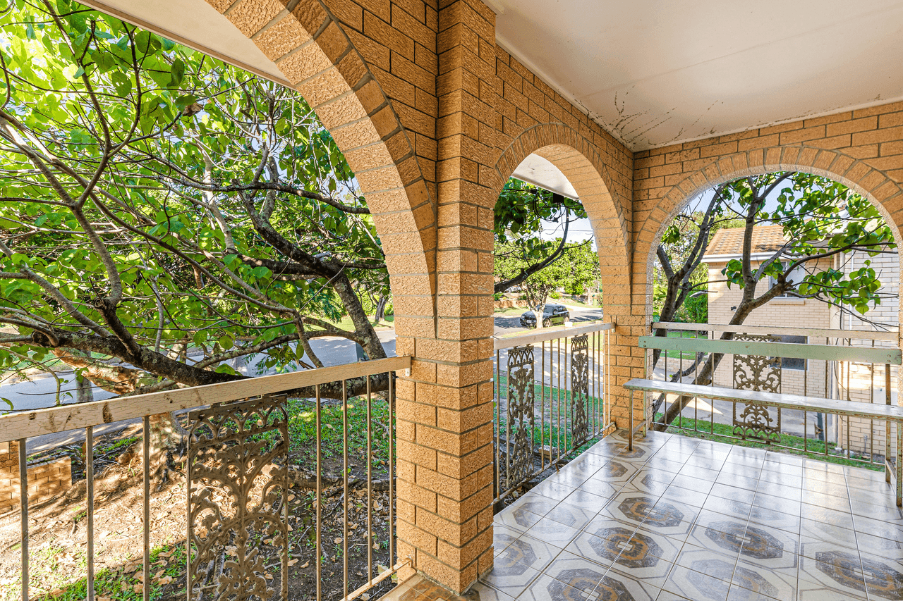 27 Lenore Crescent, SPRINGWOOD, QLD 4127