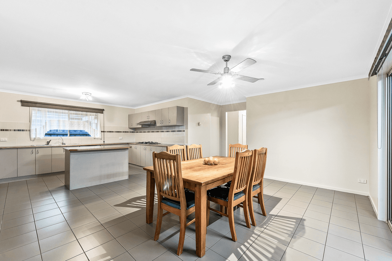 43 Dunferline Crescent, CRANBOURNE, VIC 3977