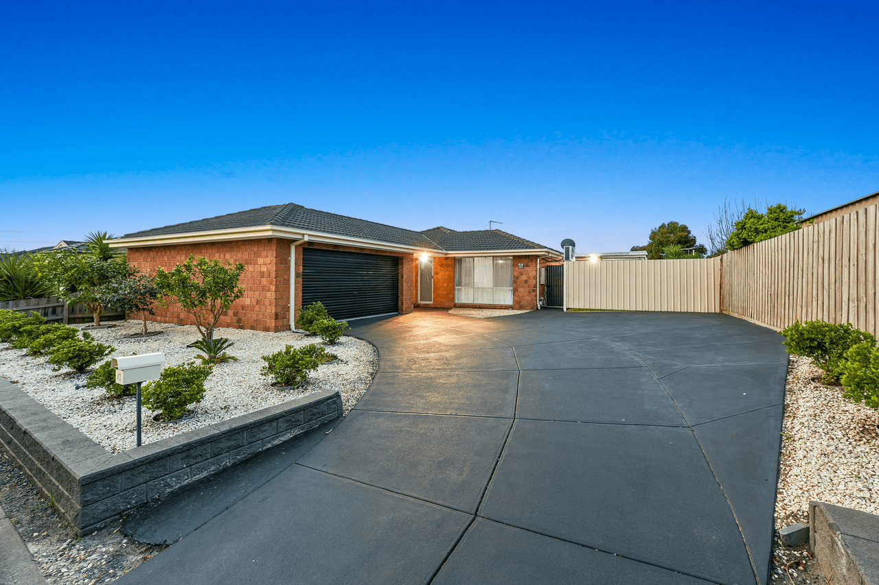 43 Dunferline Crescent, CRANBOURNE, VIC 3977