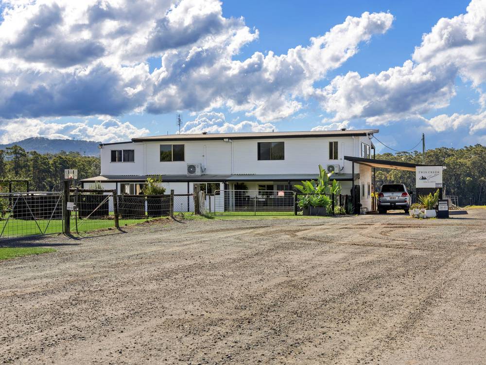 25 Pikes Road, GLASS HOUSE MOUNTAINS, QLD 4518