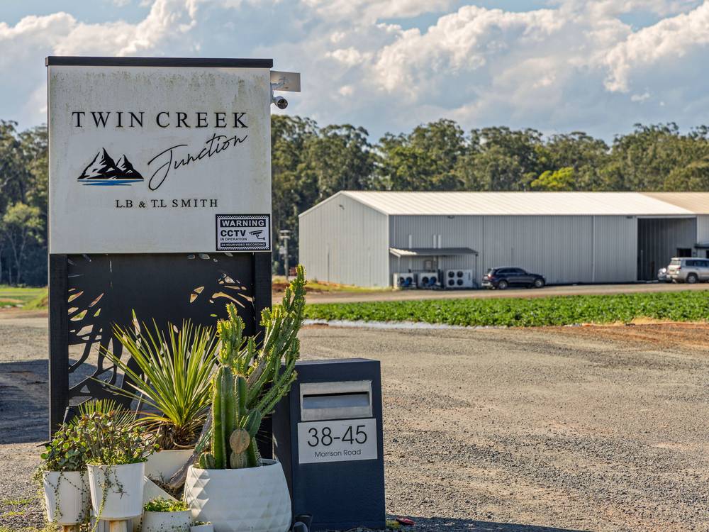 25 Pikes Road, GLASS HOUSE MOUNTAINS, QLD 4518