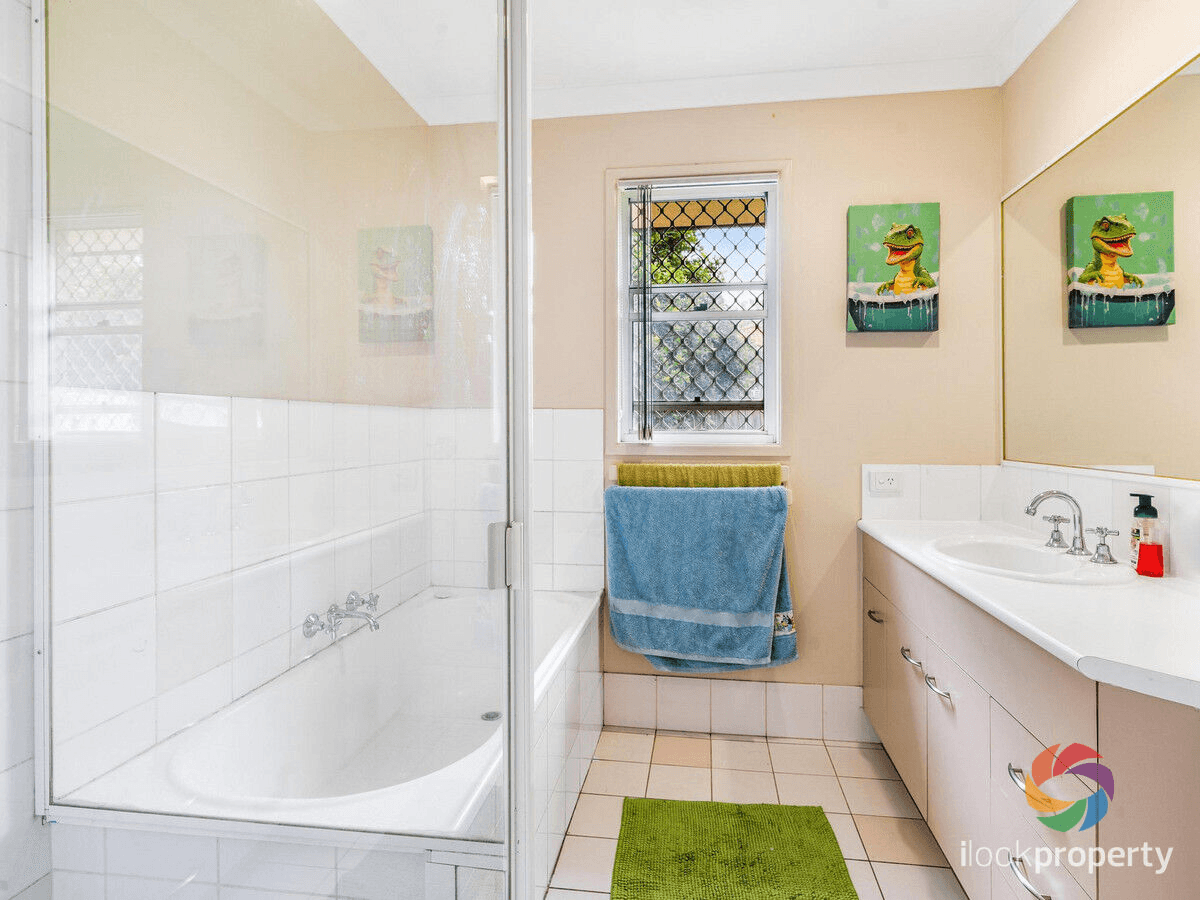 26 Teasel Crescent, Forest Lake, QLD 4078