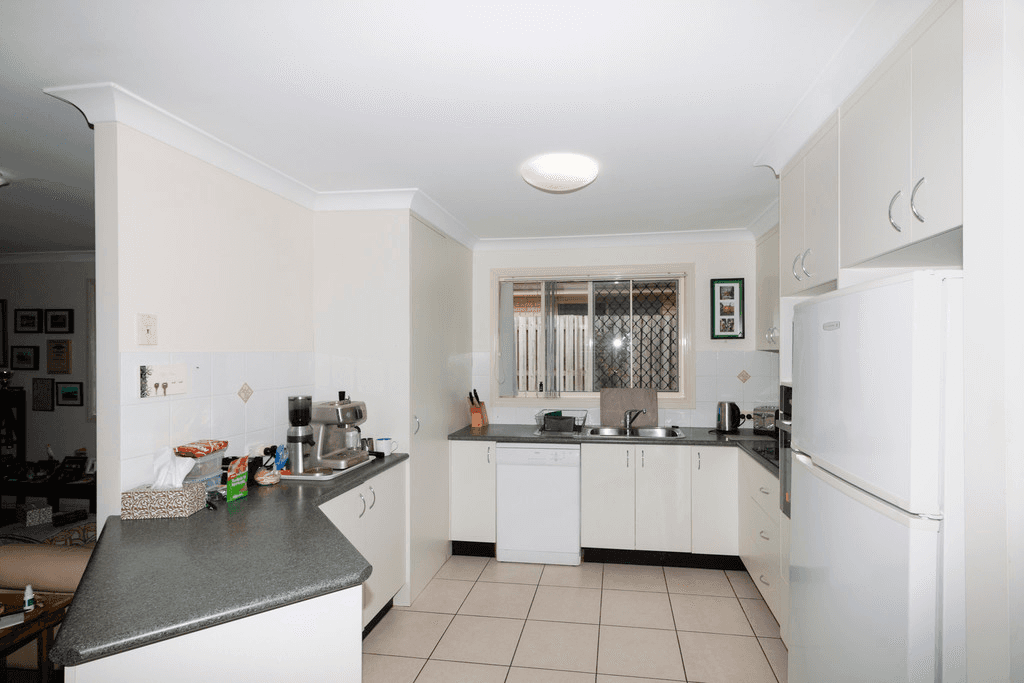 9 Kestrel Court, ELI WATERS, QLD 4655