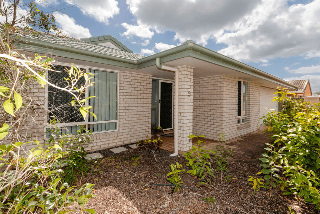 9 Kestrel Court, ELI WATERS, QLD 4655