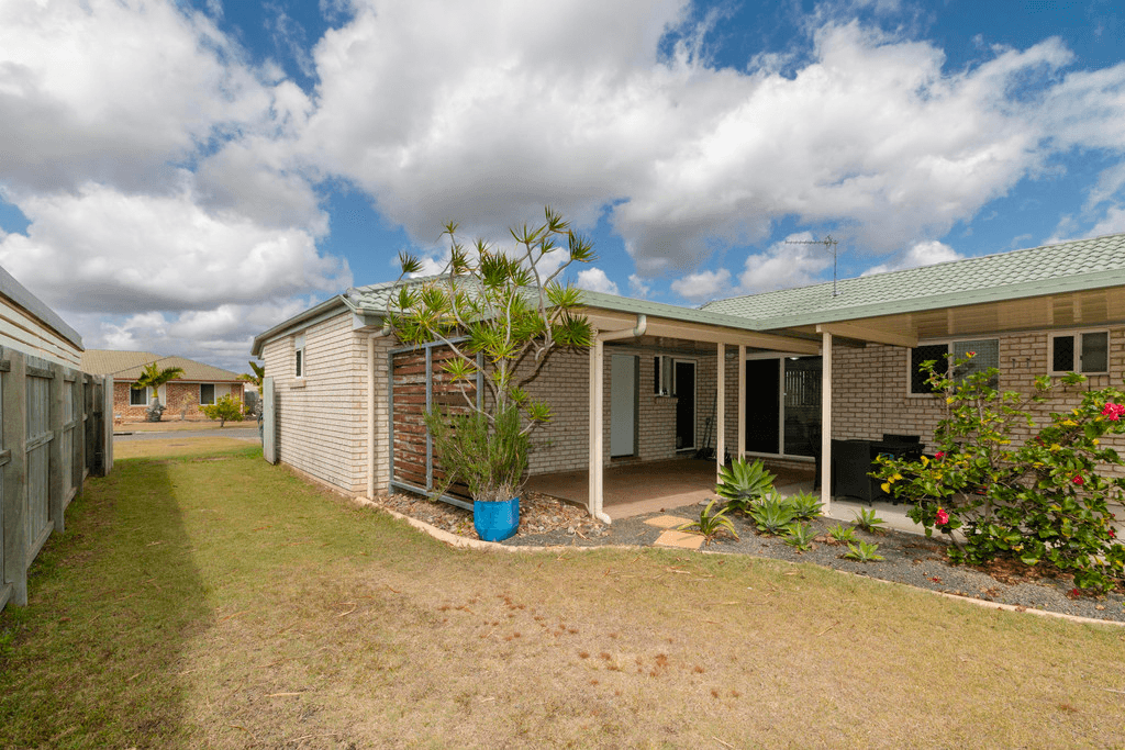 9 Kestrel Court, ELI WATERS, QLD 4655