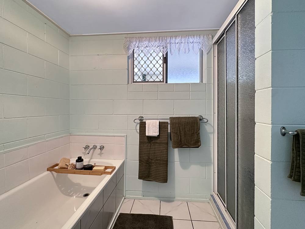 124 Horseshoe Bay Rd, Horseshoe Bay, QLD 4819