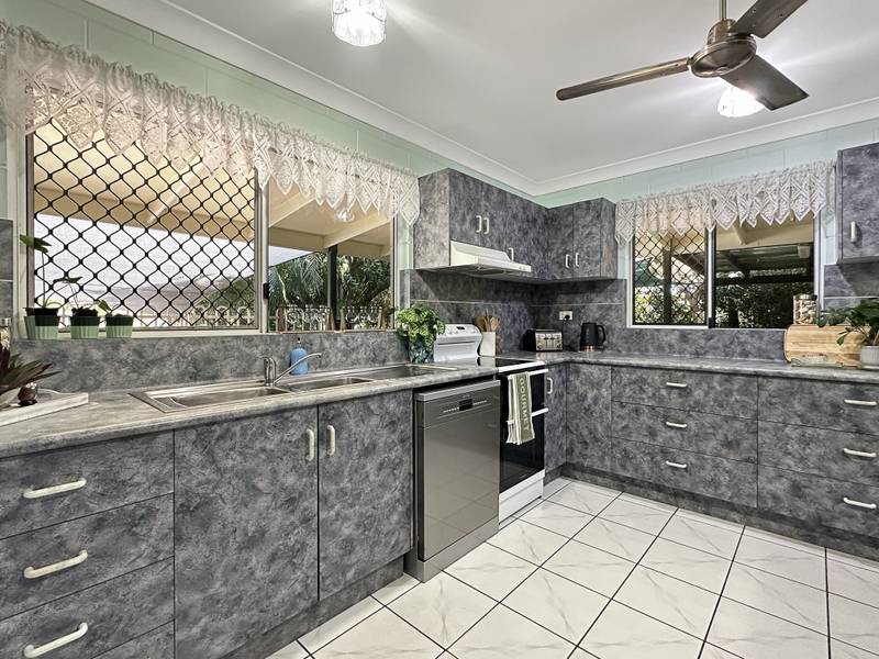 124 Horseshoe Bay Rd, Horseshoe Bay, QLD 4819