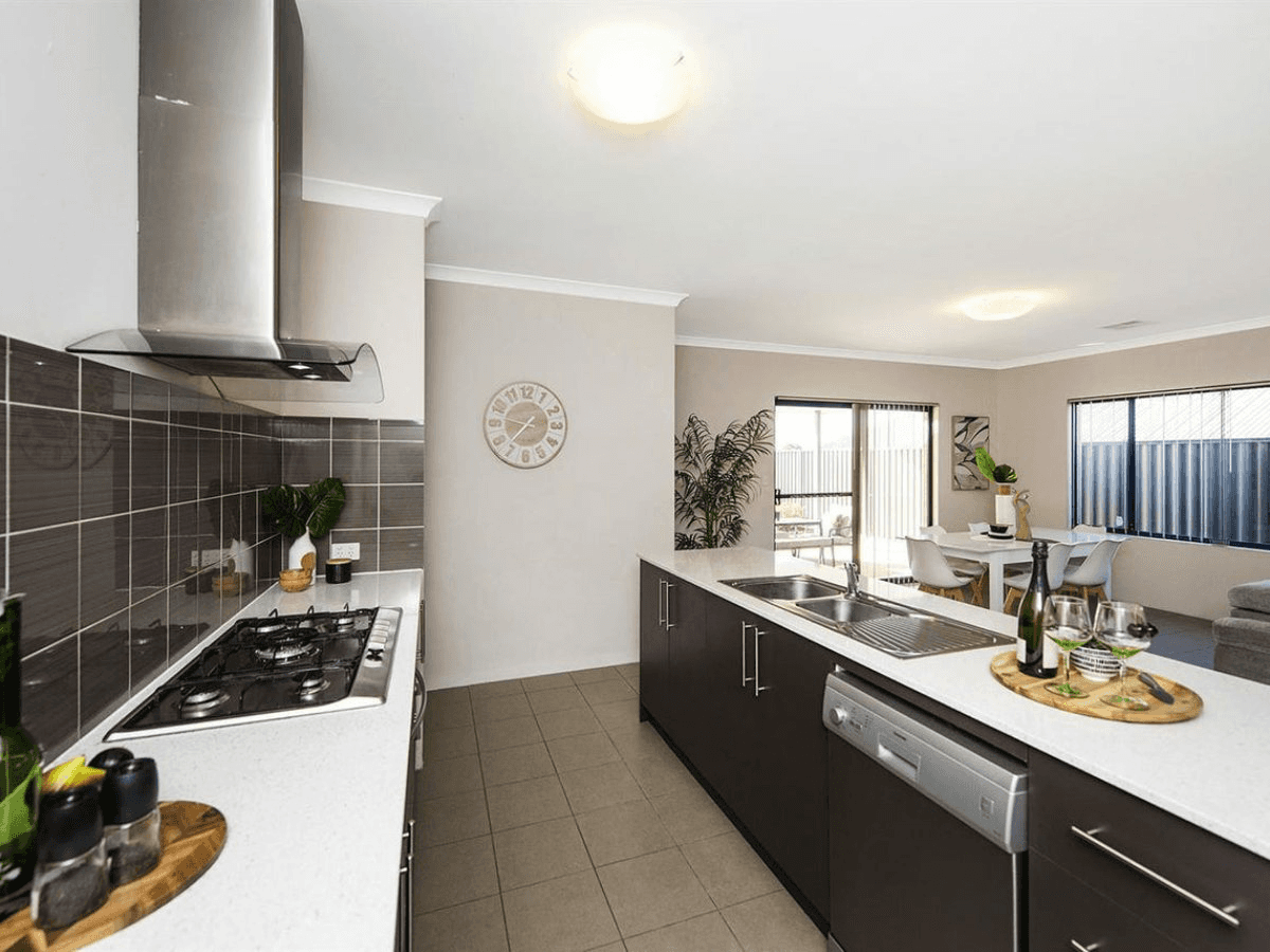 5 Hestercombe Way, LANDSDALE, WA 6065