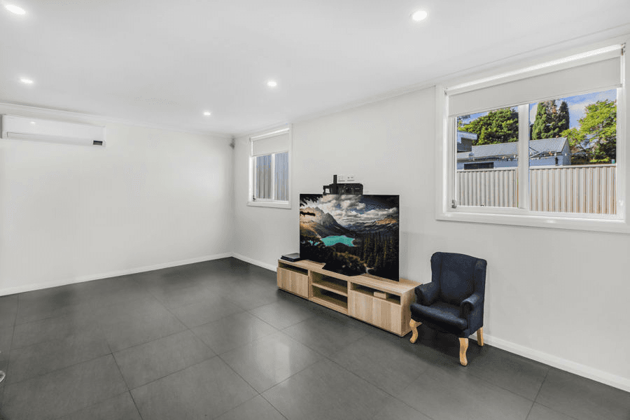 74 Hilltop Road, MERRYLANDS, NSW 2160