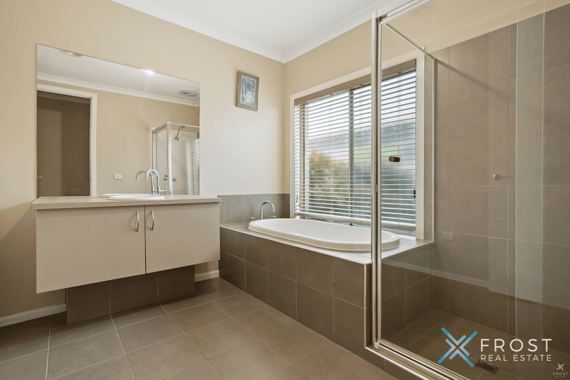 12 St Andrews Close, Hidden Valley, VIC 3756