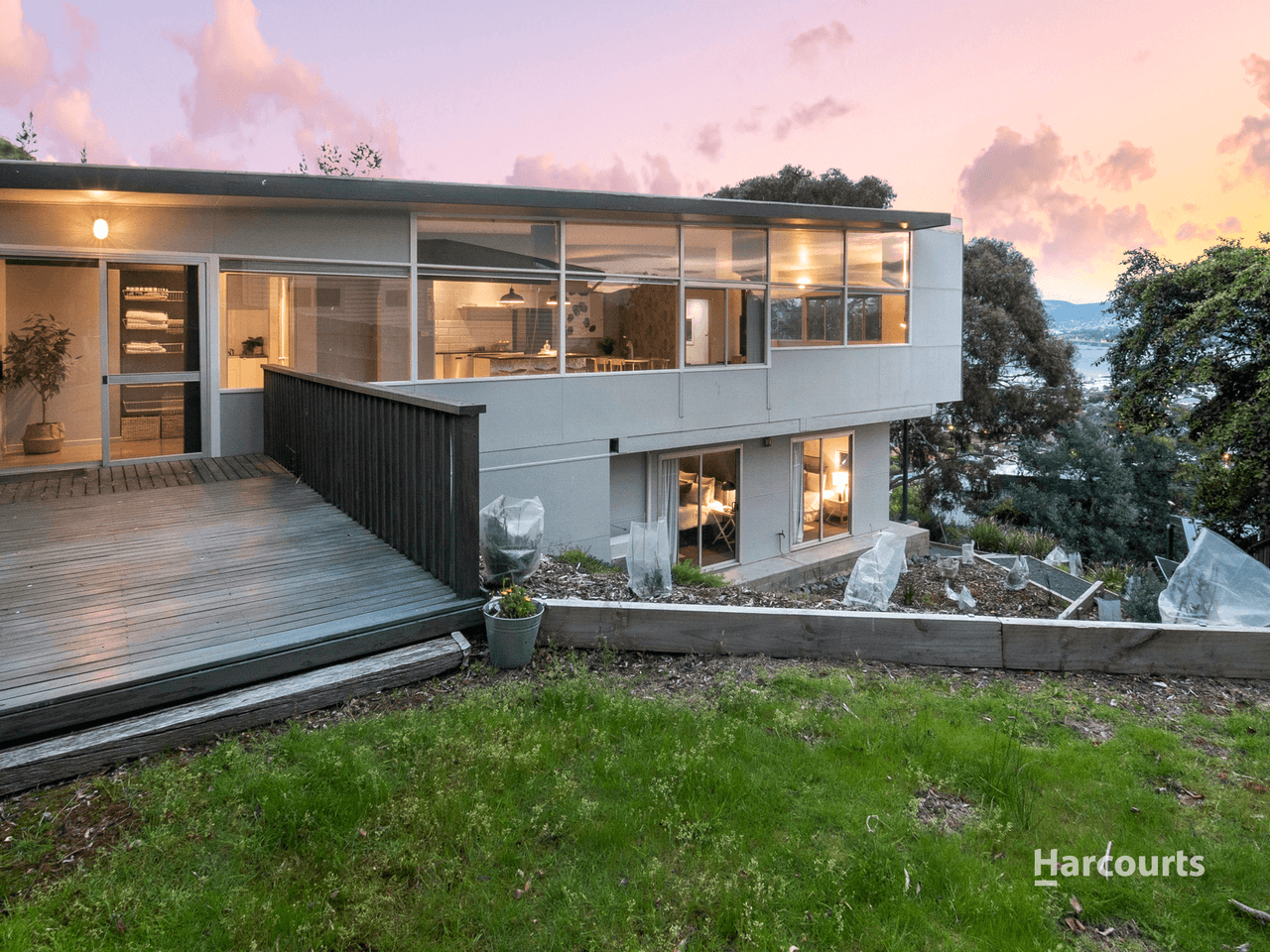 60 Karoola Road, LINDISFARNE, TAS 7015