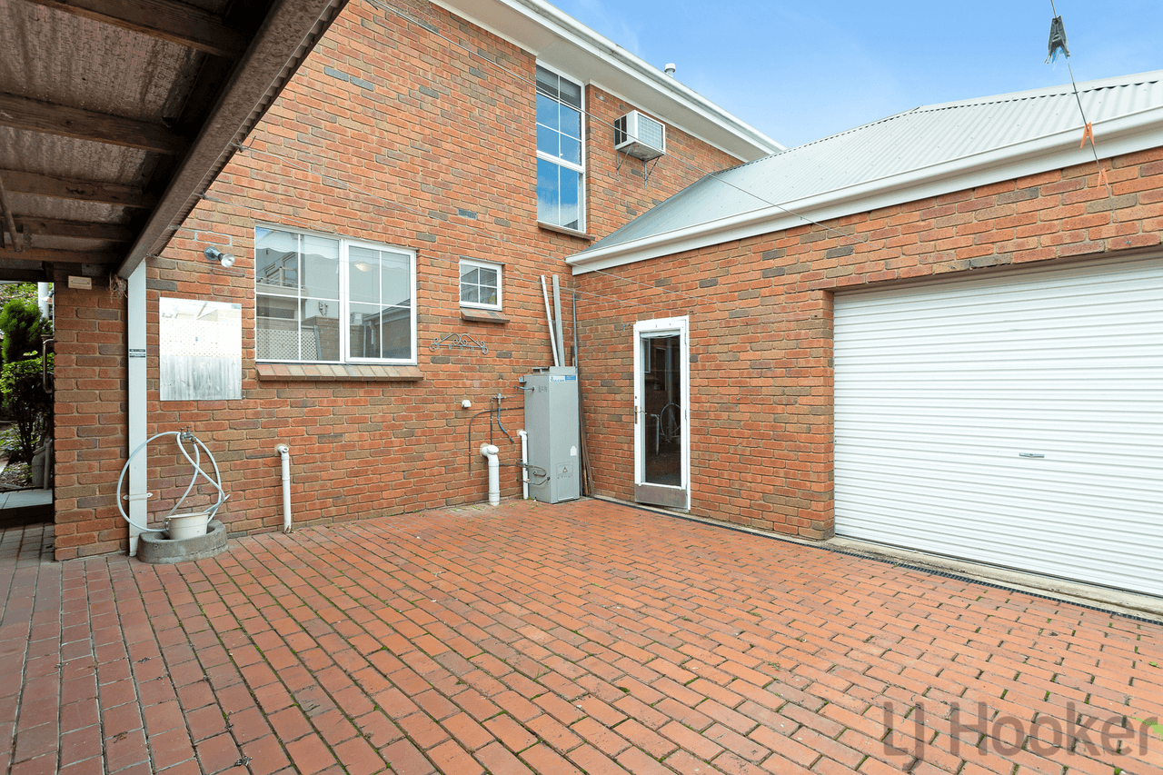 2/6 Pine Crescent, BORONIA, VIC 3155