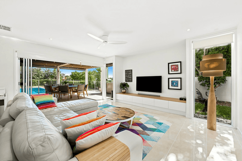 24 Anchorage Circuit, TWIN WATERS, QLD 4564