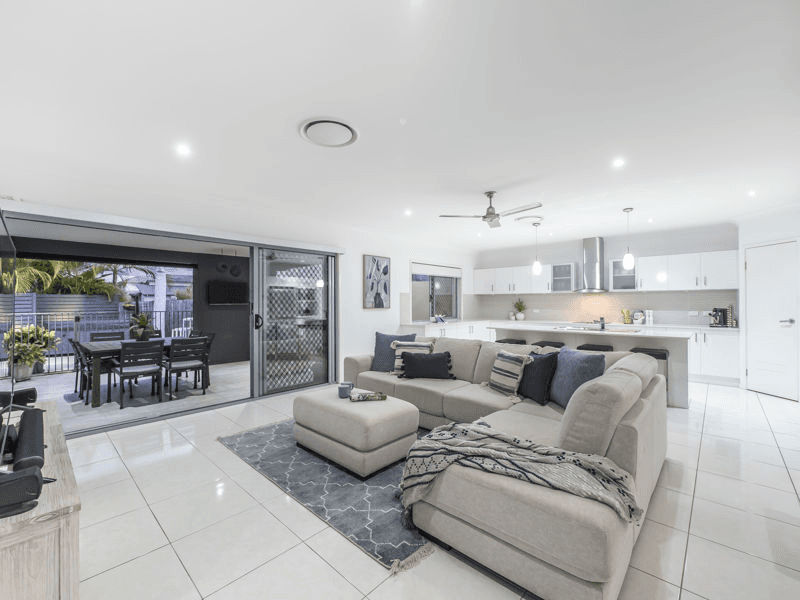 24-26 Rolland Parade, WARNER, QLD 4500