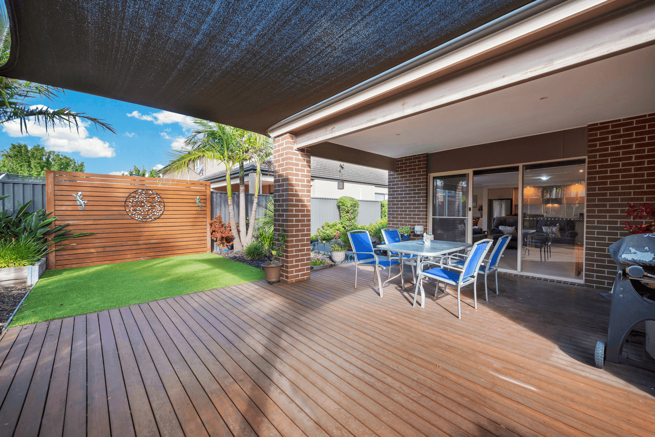 22 Joseph Banks Drive, PAKENHAM, VIC 3810