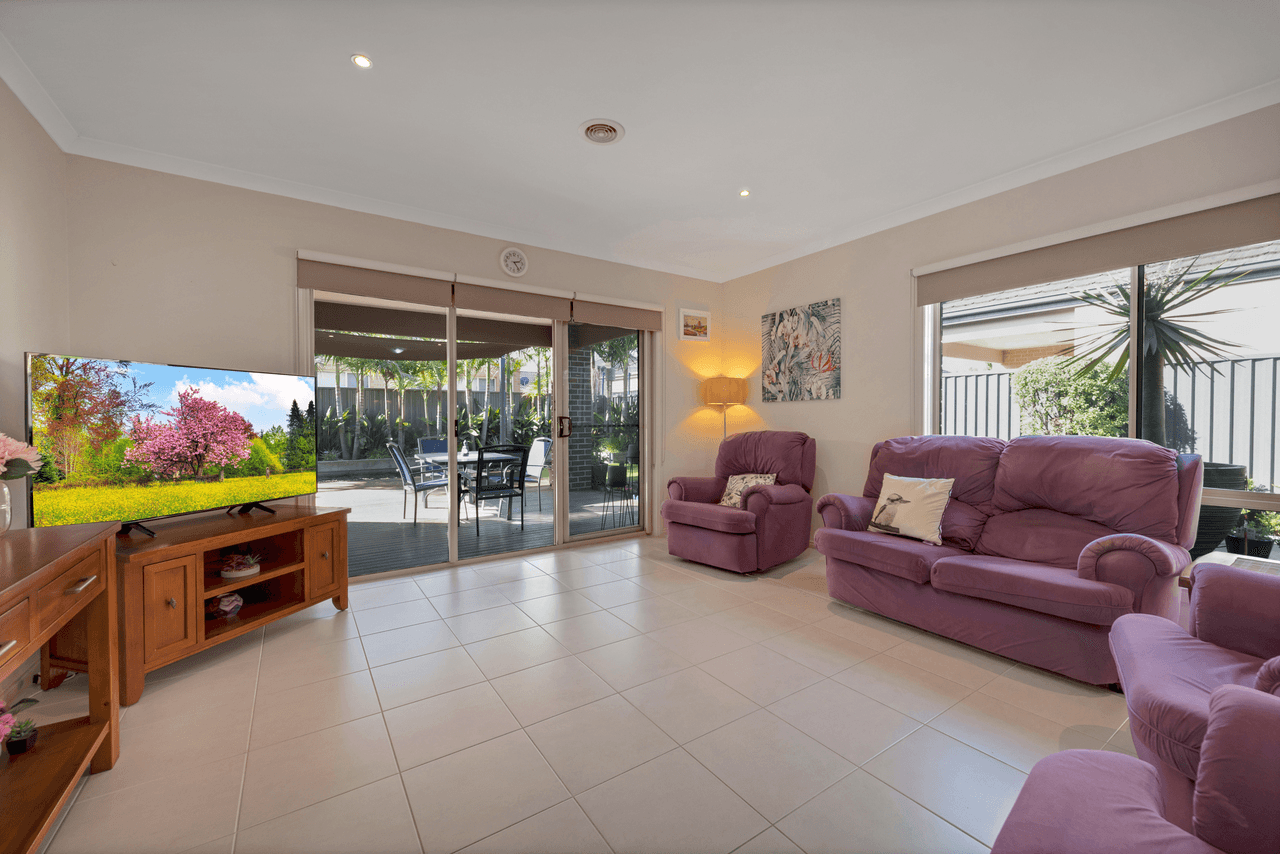 22 Joseph Banks Drive, PAKENHAM, VIC 3810