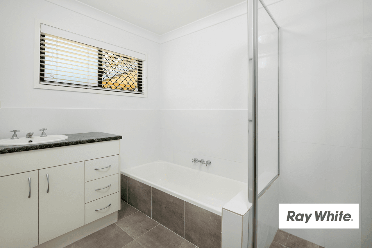 18 SOLFERINO Street, DURACK, QLD 4077